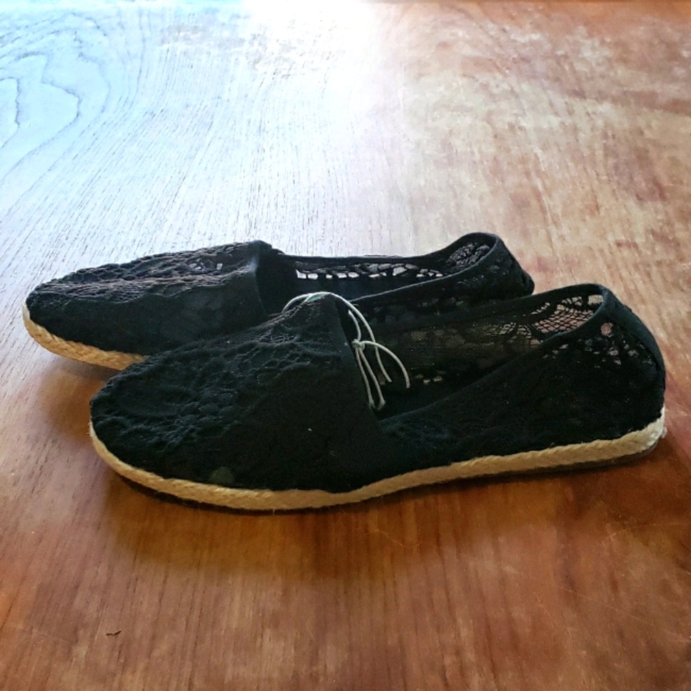 Report black slip on girls shoes size 7.5